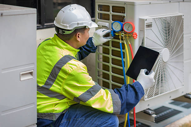 Professional Hvac technician working in Round Lake, IL